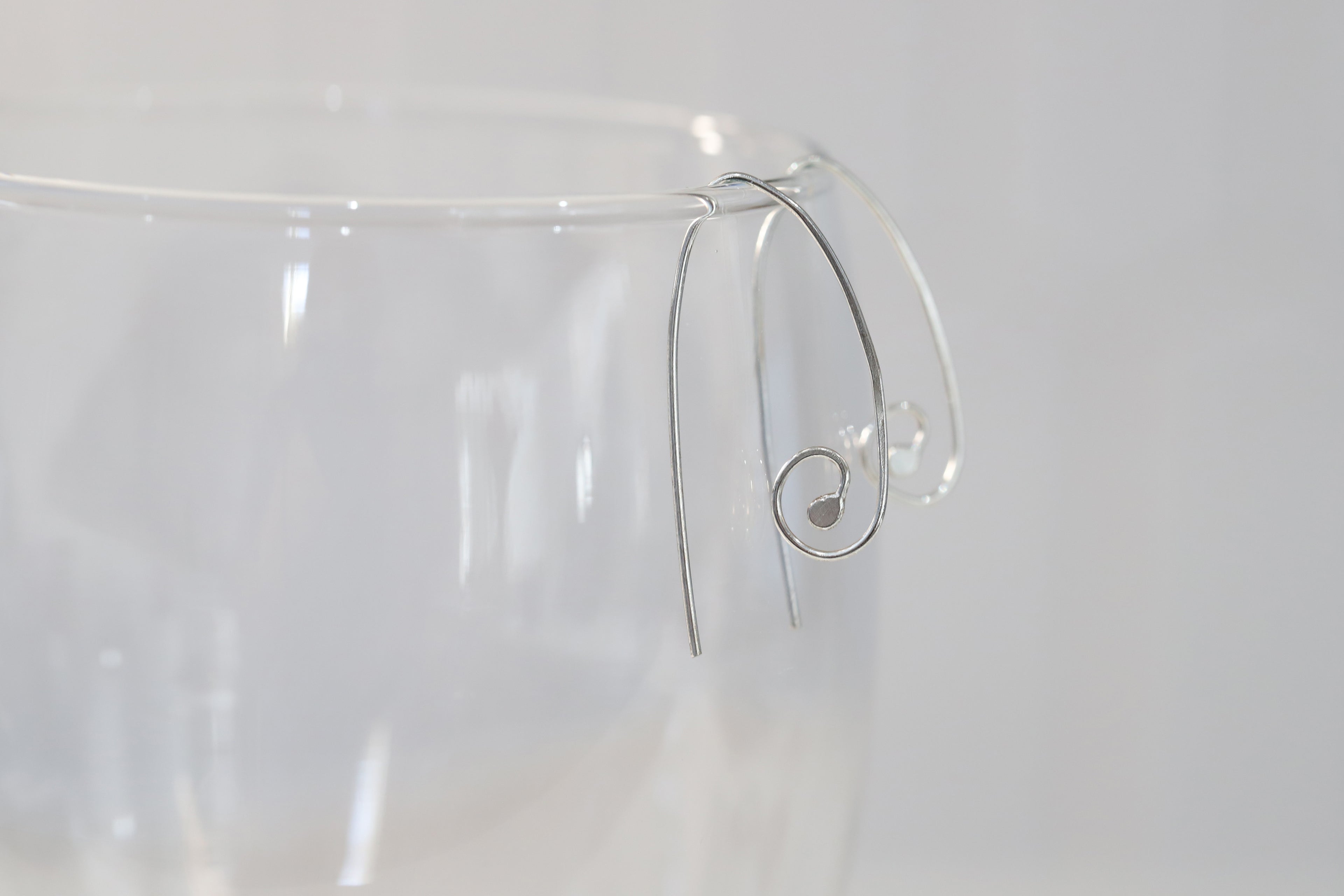 Silver wire with a dot